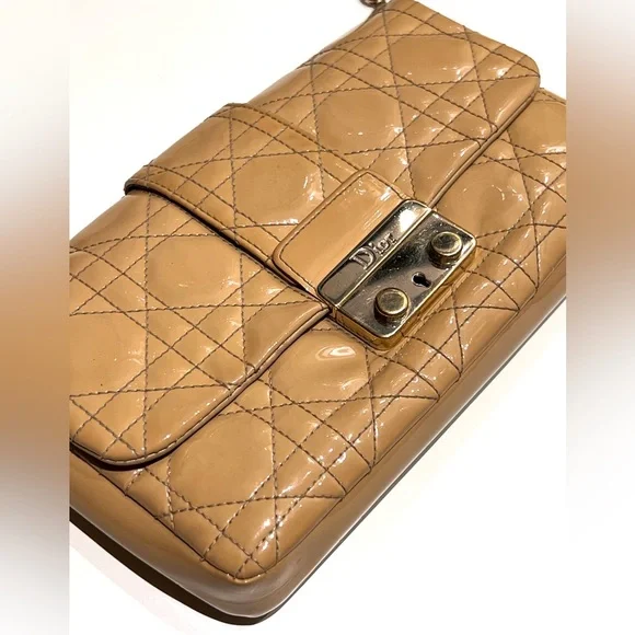 Dior Miss Dior mini bag on chain - Picture 2 of 14